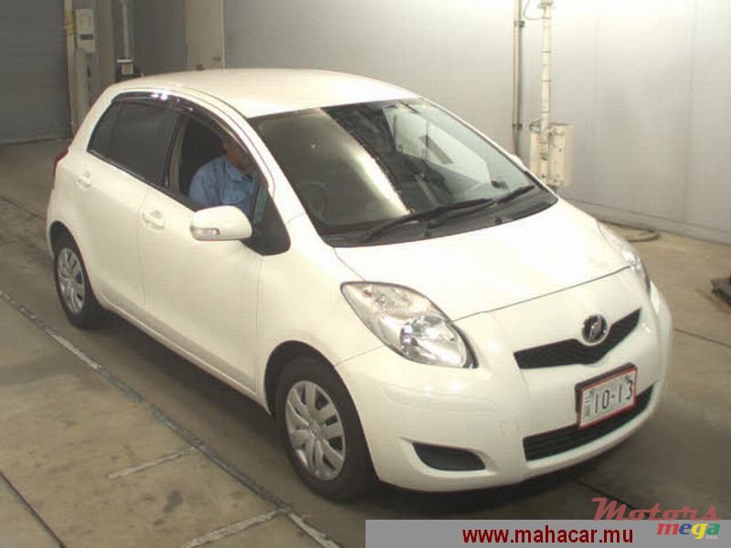 2011' Toyota Vitz 1.3 photo #2
