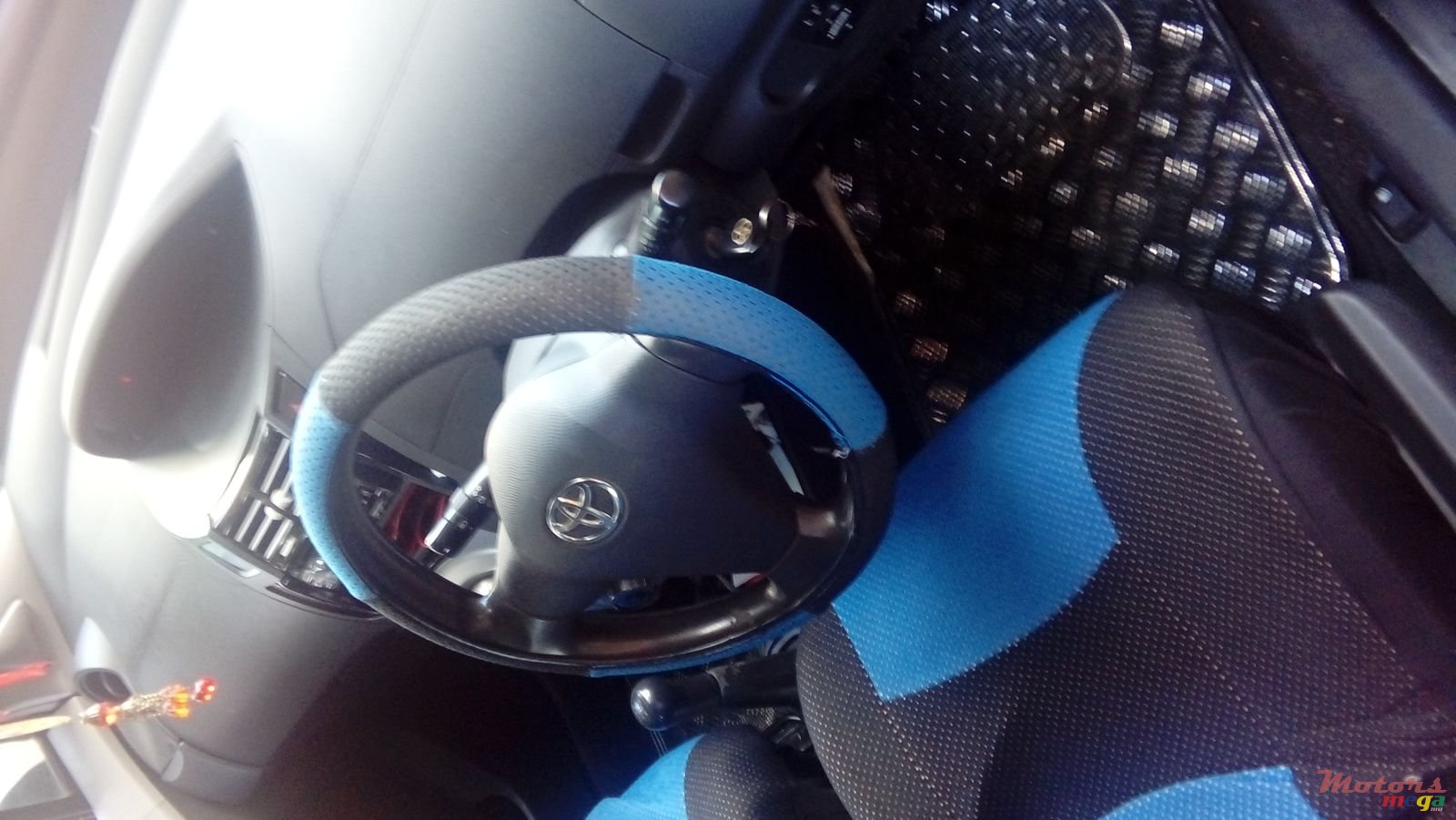 2009' Toyota Yaris Alloy wheels,fog lamps photo #1