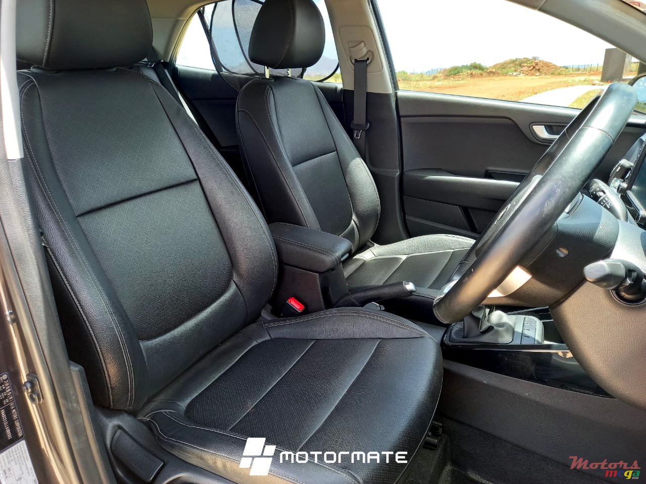2020' Kia Rio photo #5