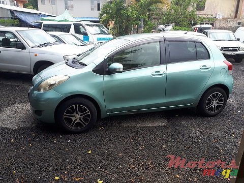 2009' Toyota Vitz photo #5