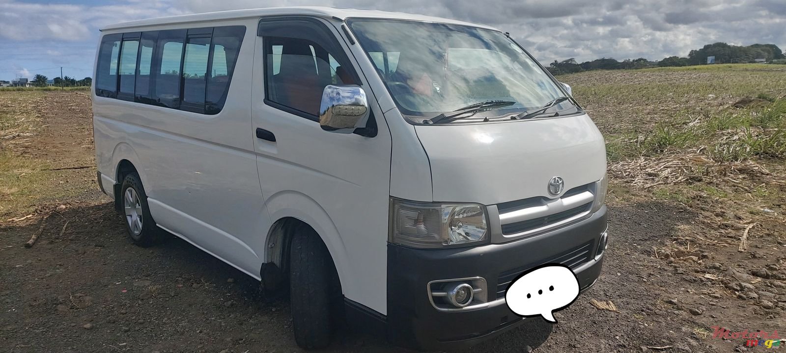 2006' Toyota HiAce photo #1