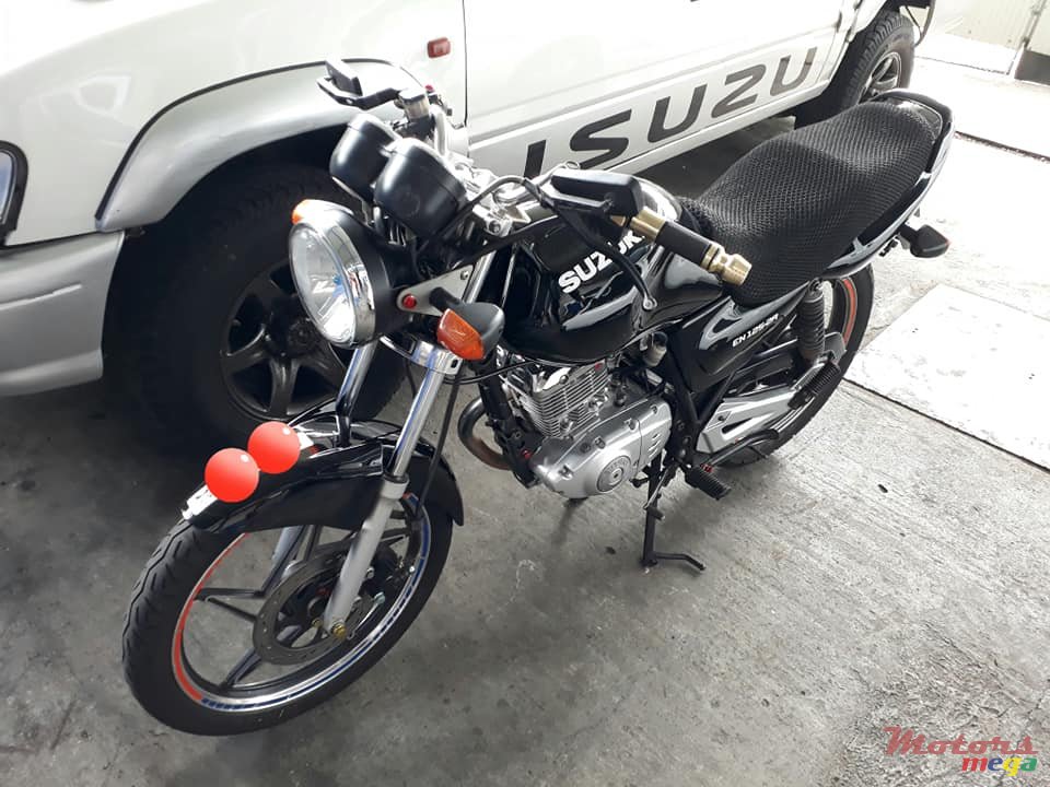 2011' Suzuki En photo #4