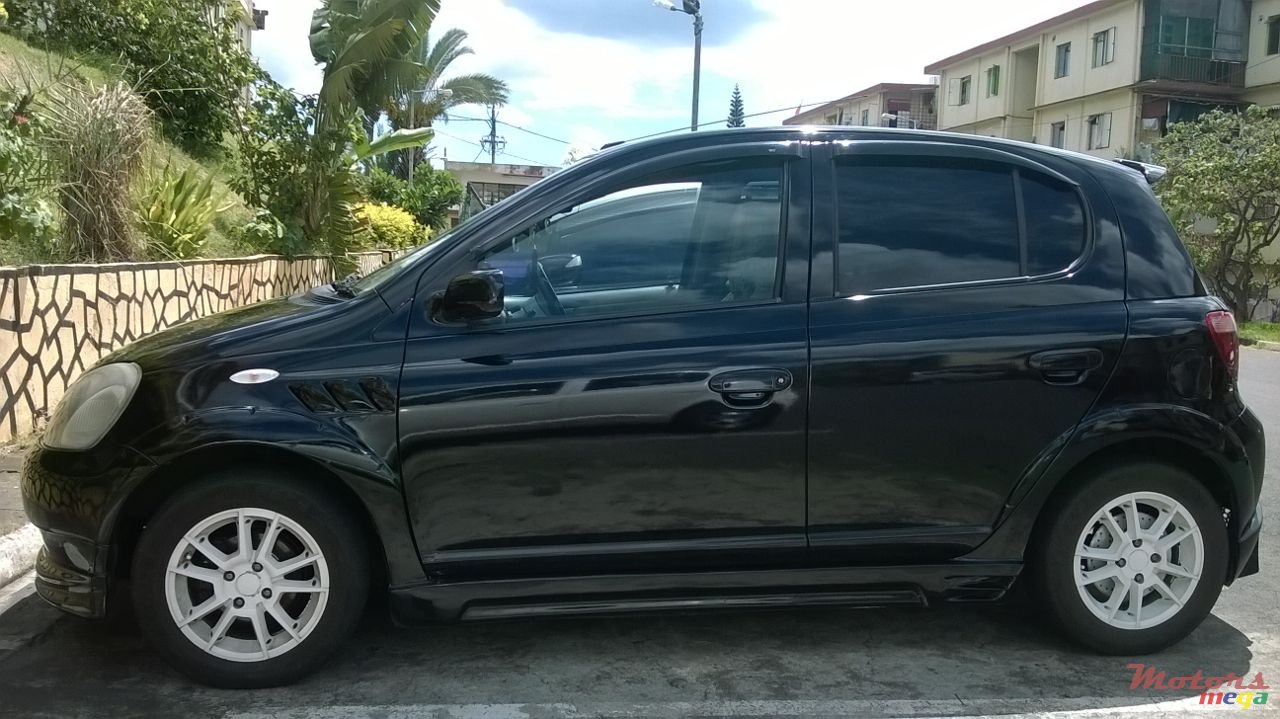 2000' Toyota Vitz photo #1