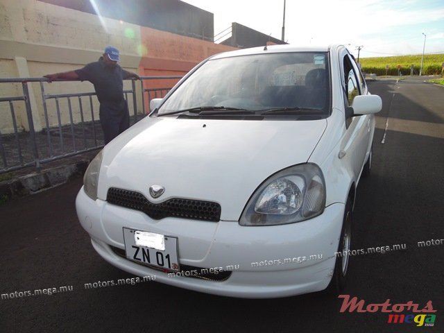 2001' Toyota Vitz photo #3