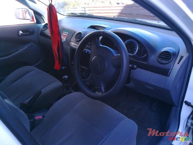 2009' Chevrolet Optra photo #3