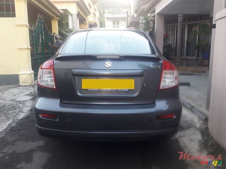 2011' Suzuki SX4 photo #3