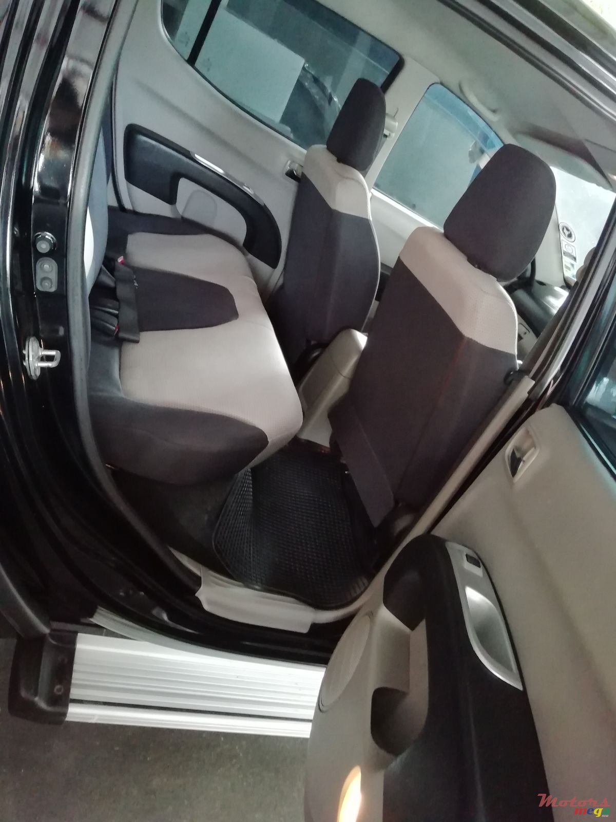 2009' Mitsubishi Triton DI-D SPORTERO TURBO photo #3