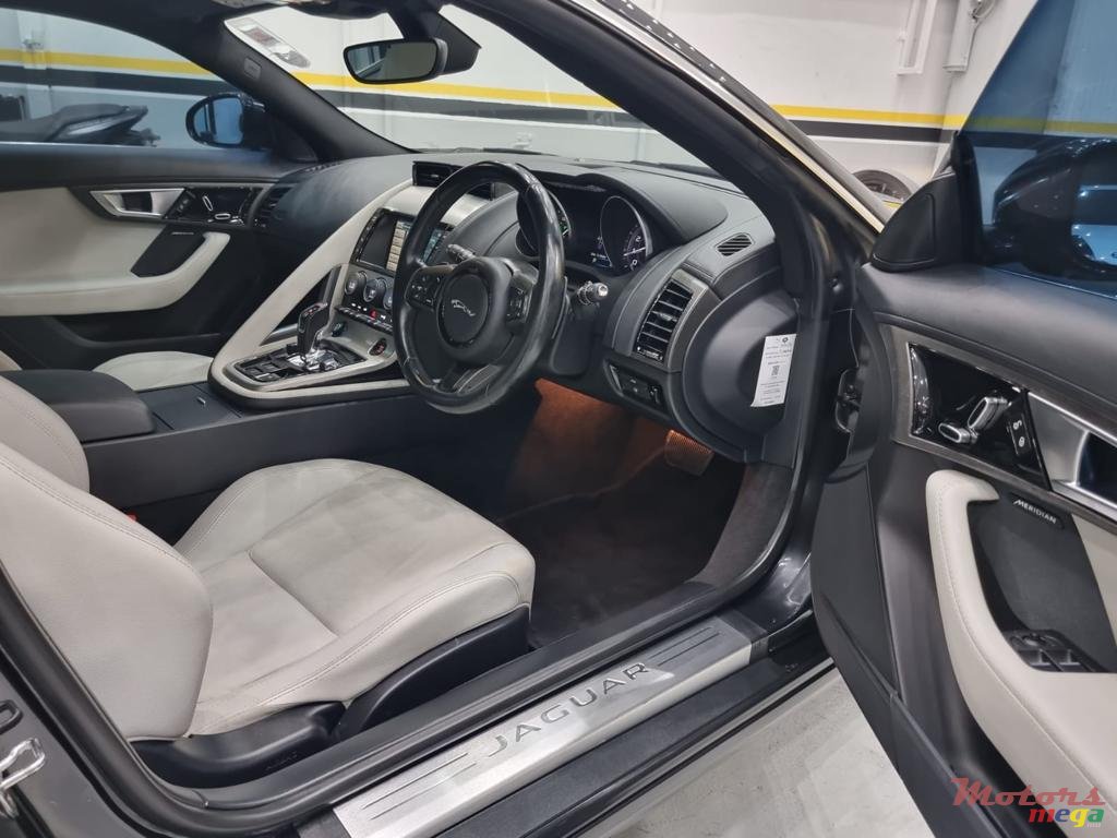 2015' Jaguar F-Type photo #7