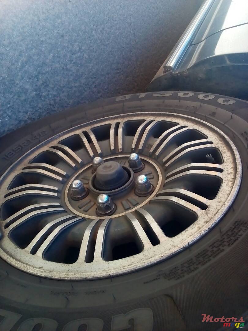 1992' Toyota Crown photo #3