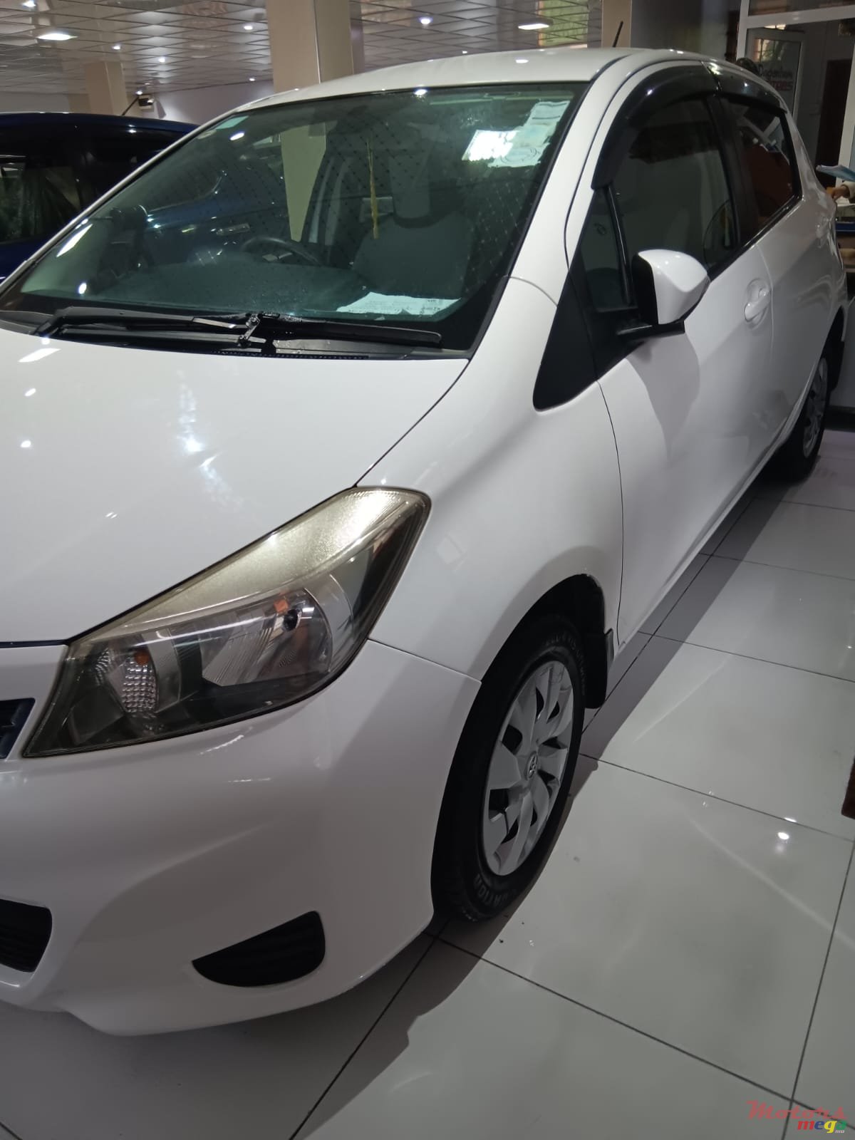 2011' Toyota Vitz photo #6