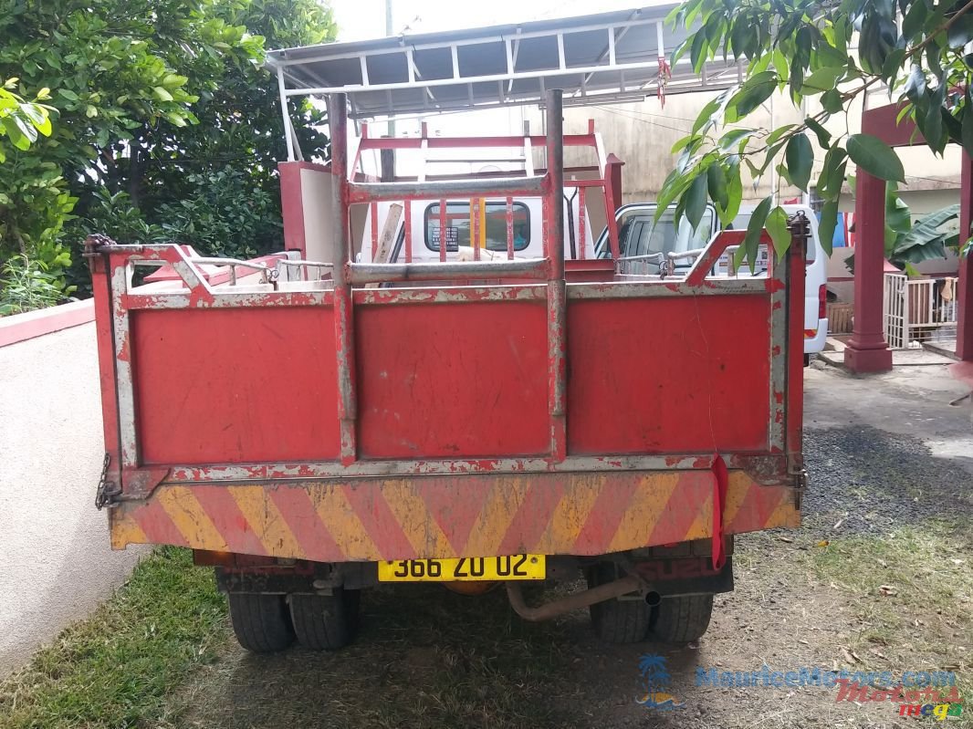 2002' Isuzu photo #5