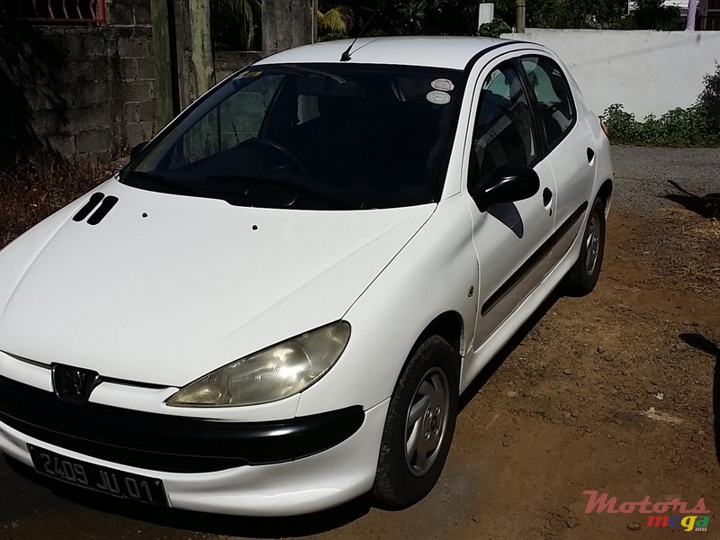 2001' Peugeot 206 photo #1