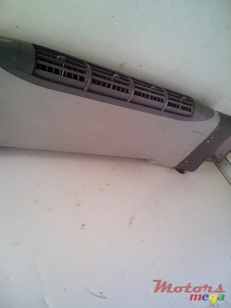 2004' Toyota HiAce Dyna photo #6