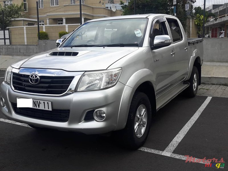 2011' Toyota Hilux 4X4 3.0 photo #2