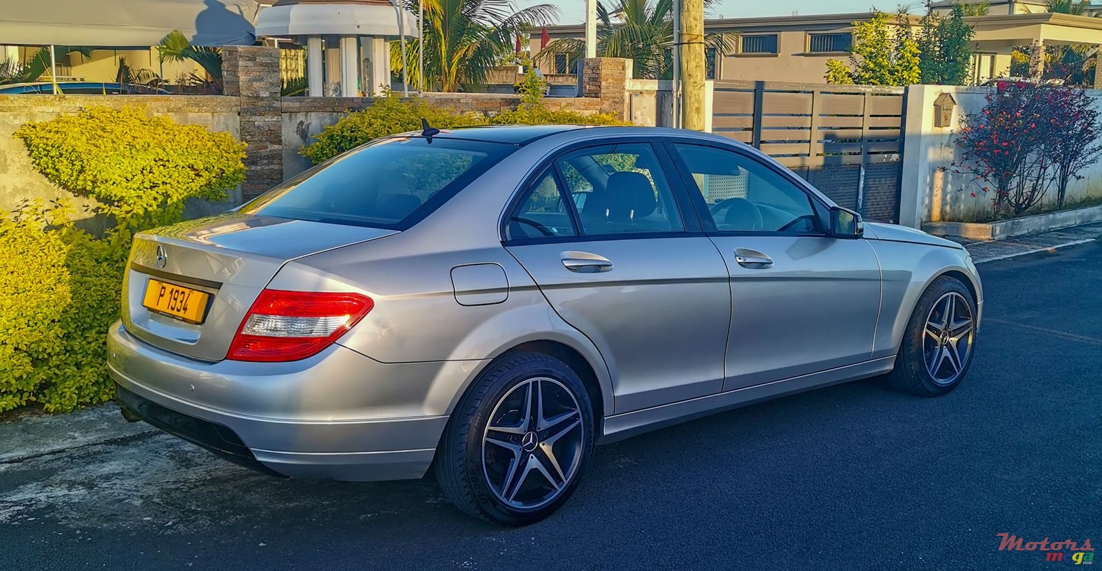 2009' Mercedes-Benz CL 180 1600cc photo #2