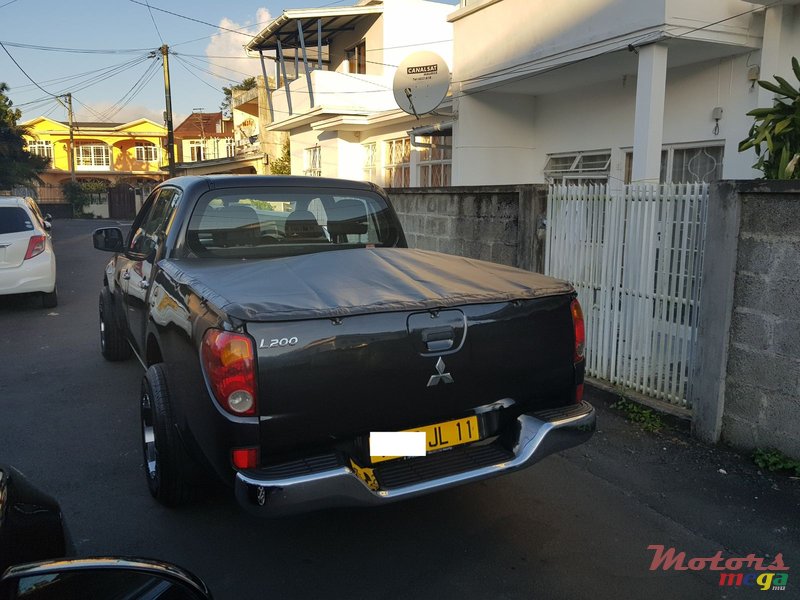 2011' Mitsubishi L 200 photo #3