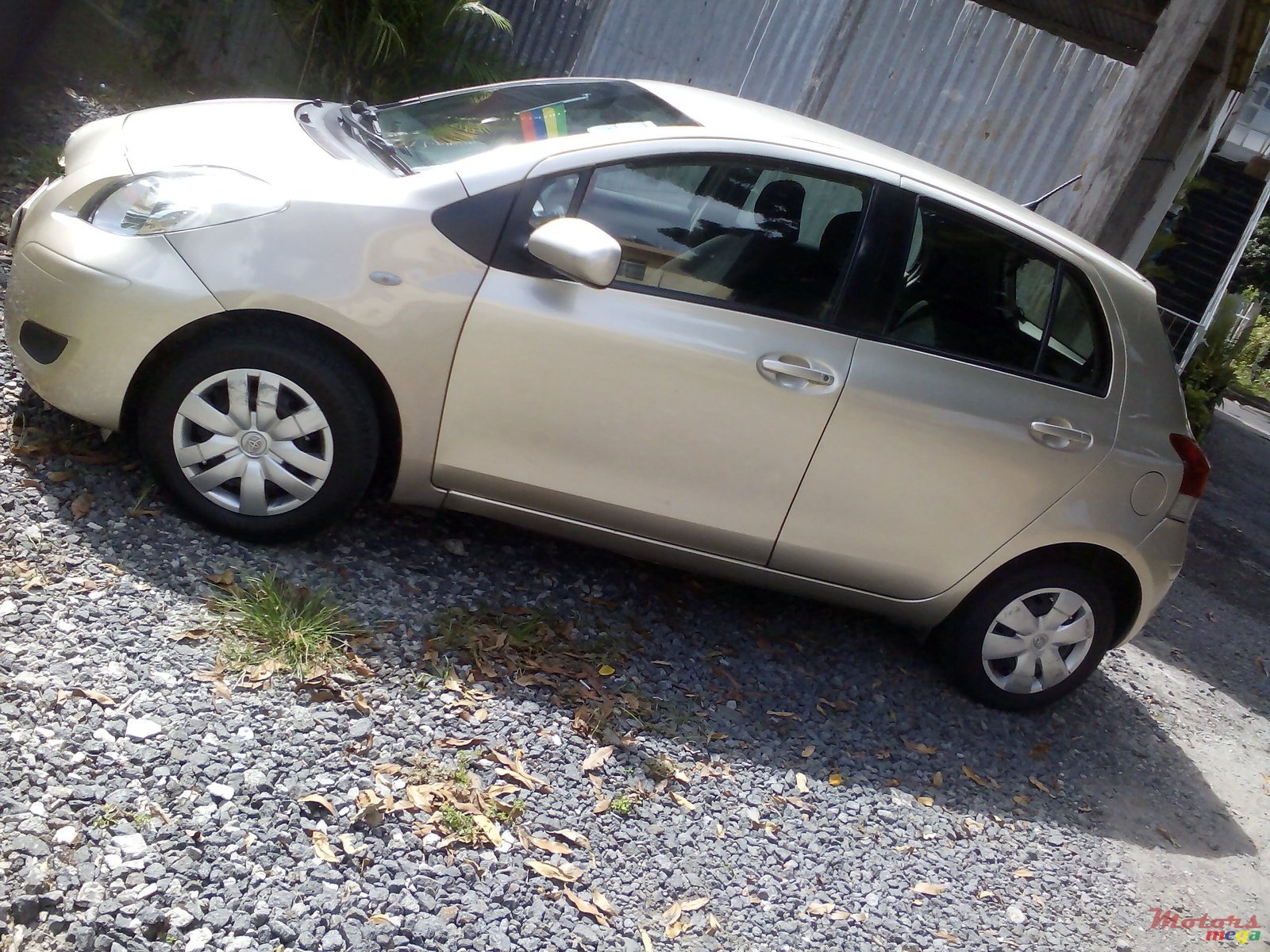 2010' Toyota Yaris photo #1