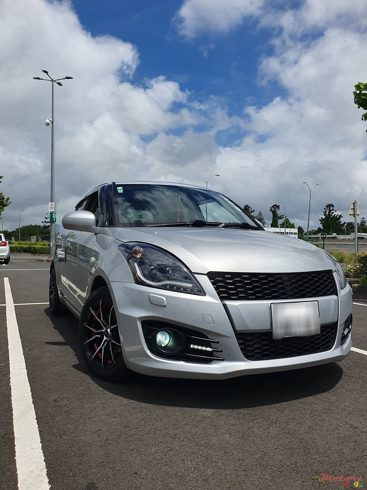 2013' Suzuki Swift ZC72S photo #1