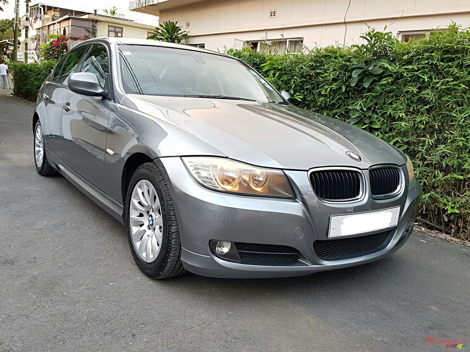 2009' BMW 320 photo #2