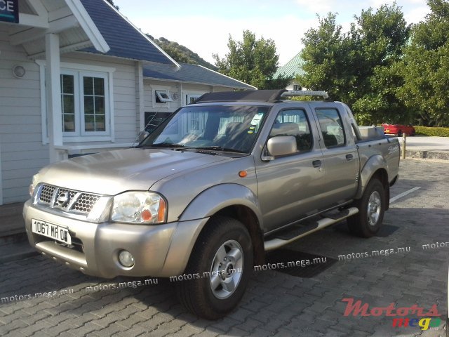 2005' Nissan Hardbody photo #1