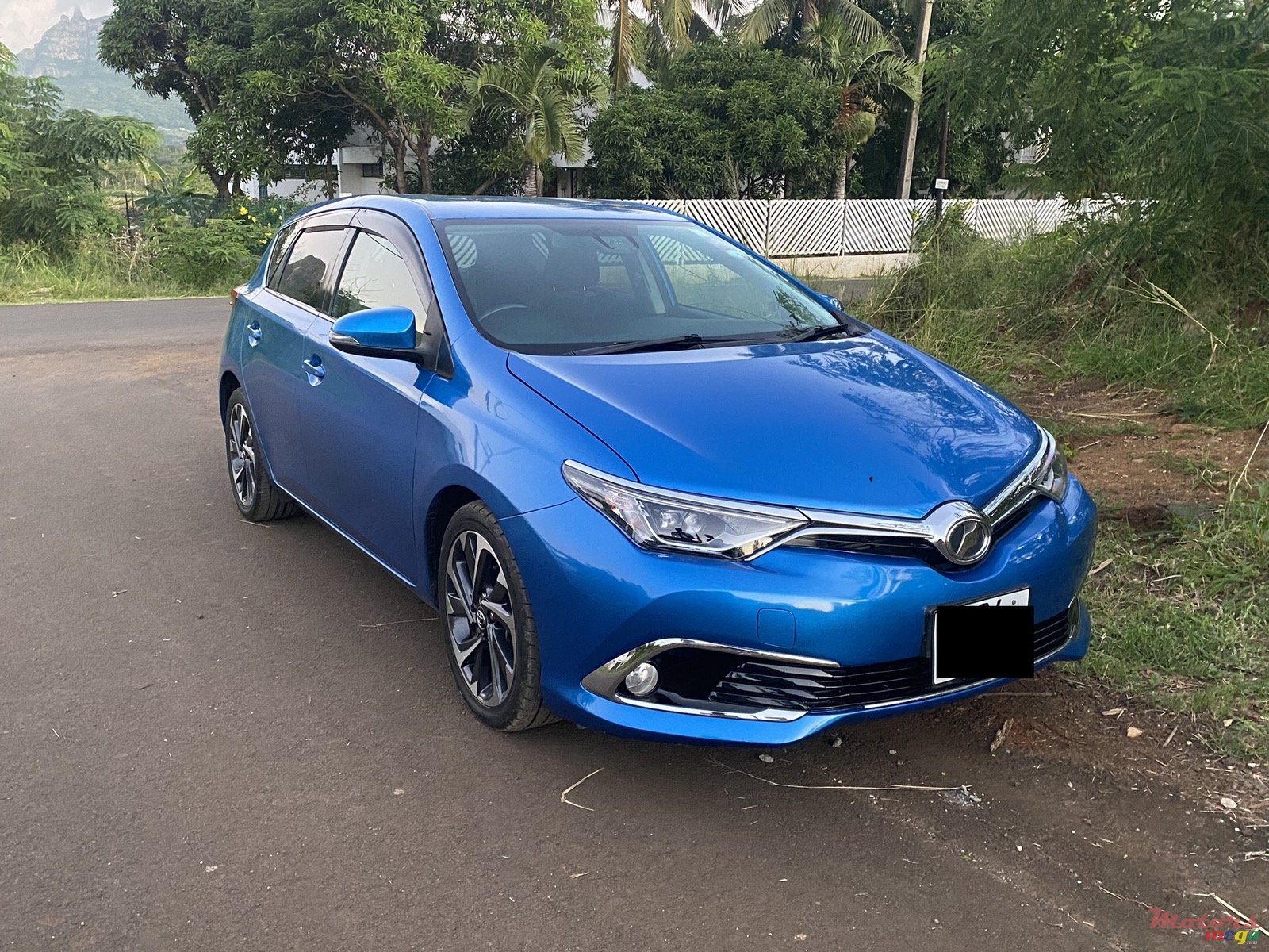 2015' Toyota Auris photo #1