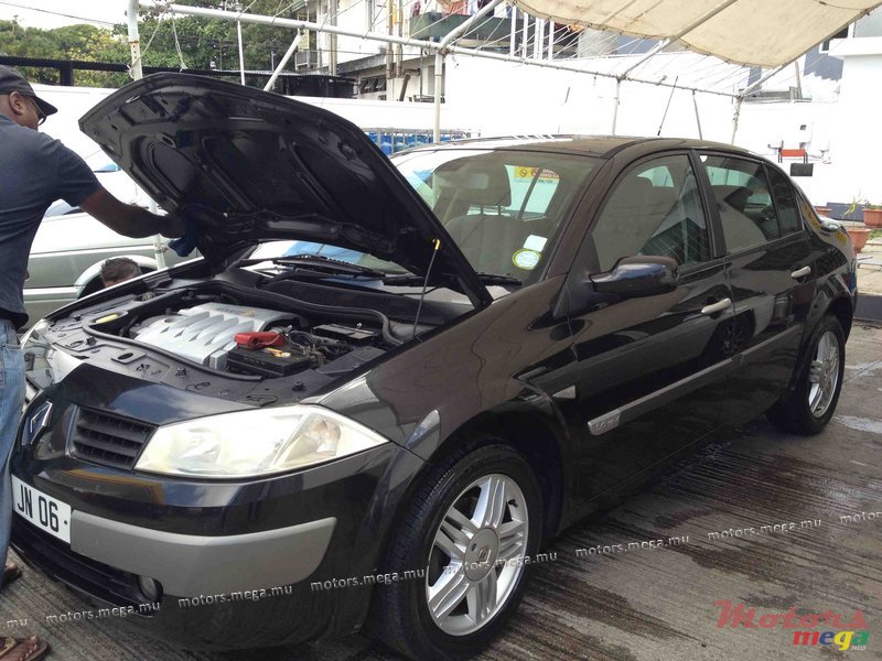 2006' Renault Berline/Saloon photo #1