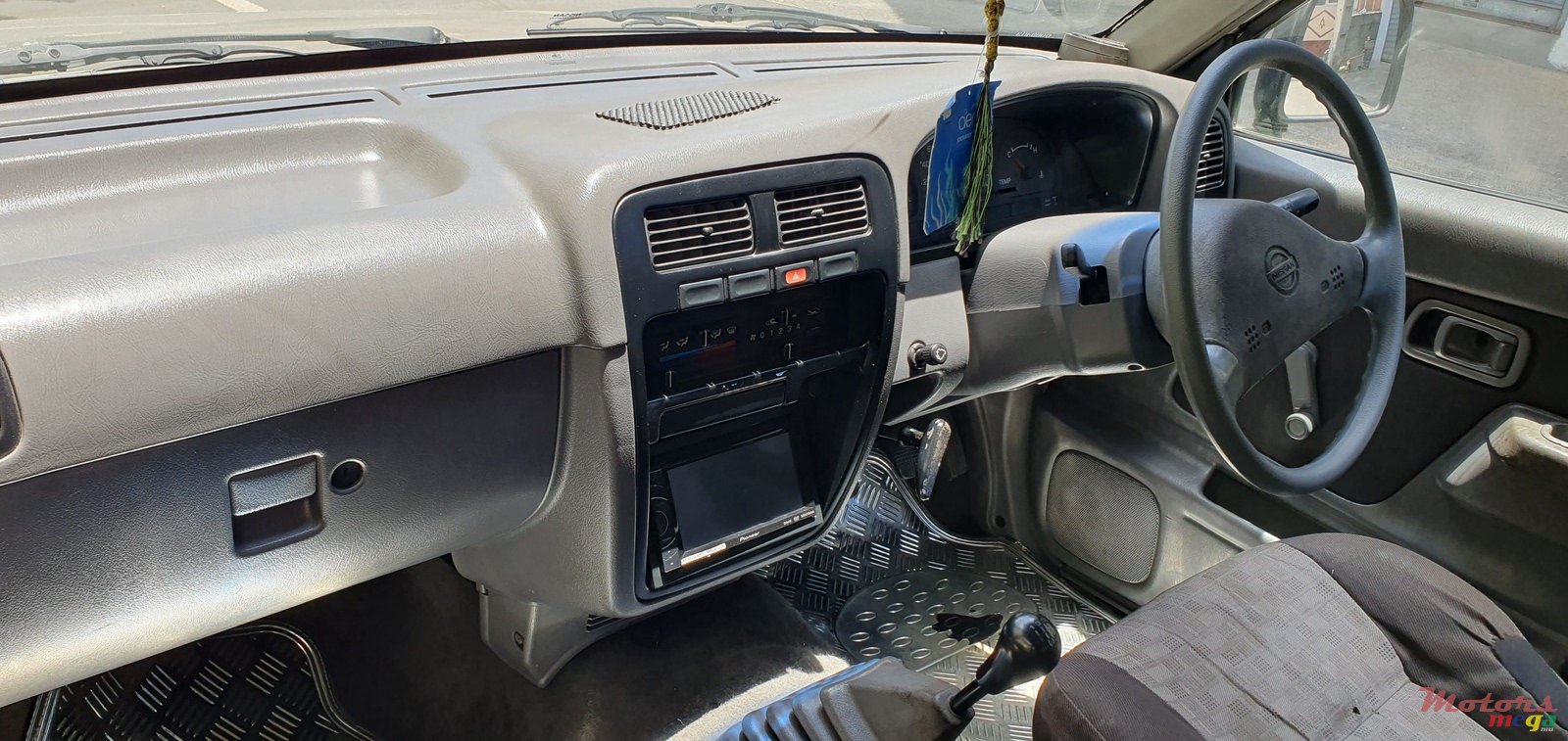 2004' Nissan Pickup photo #3