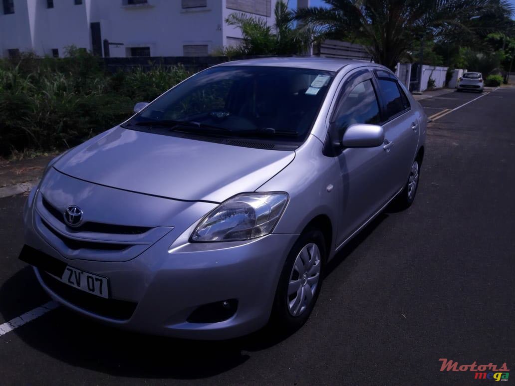 2007' Toyota Belta saloon photo #5