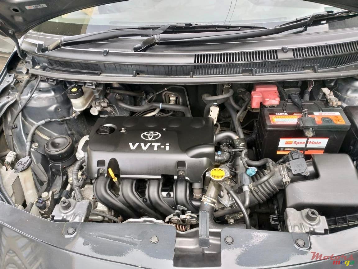 2010' Toyota Yaris photo #5