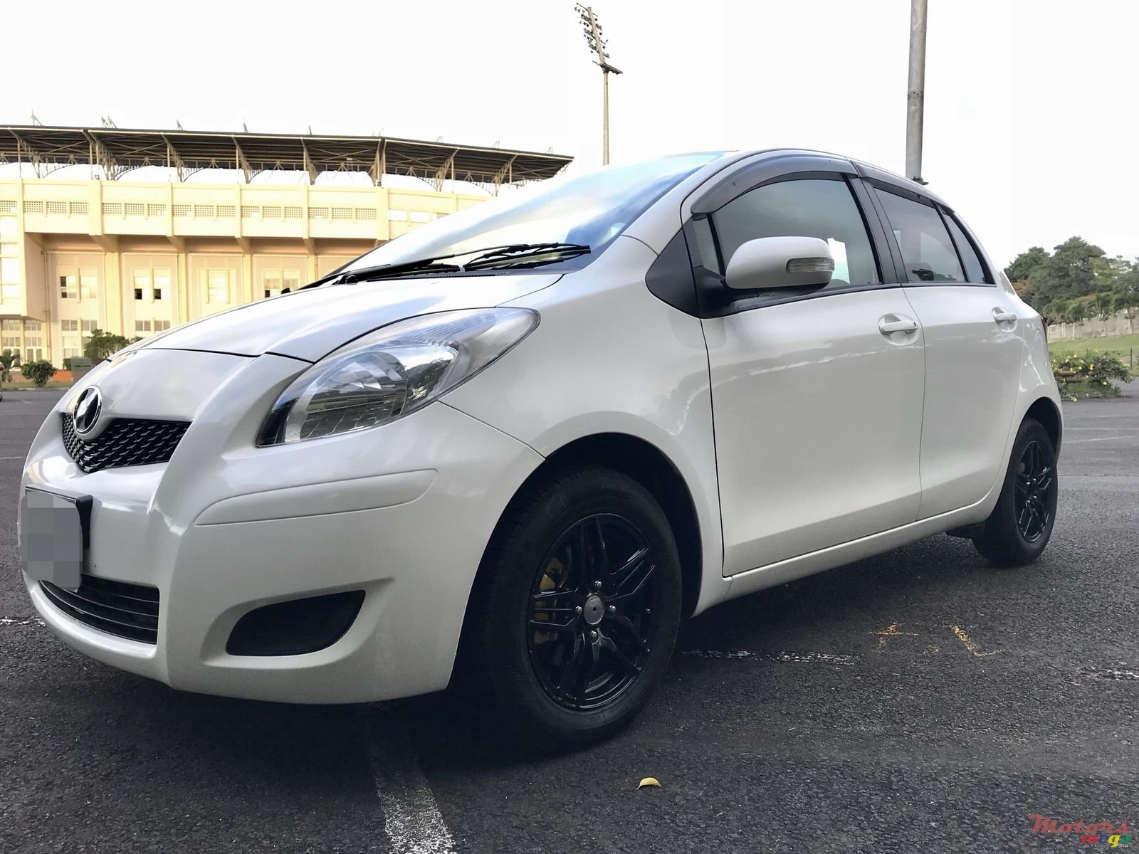 2008' Toyota Vitz photo #1