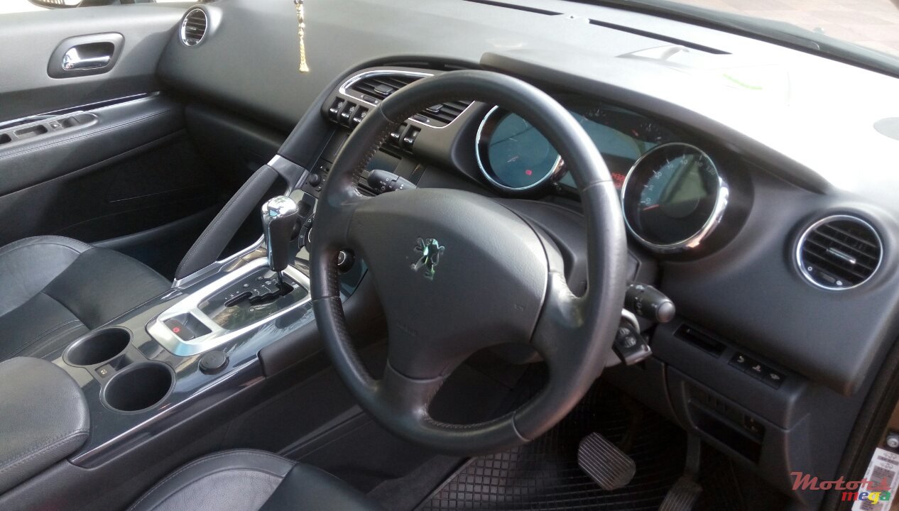 2012' Peugeot 3008 photo #2
