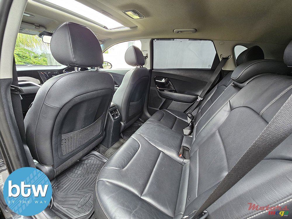 2020' Kia Niro SX PACK HEV photo #6