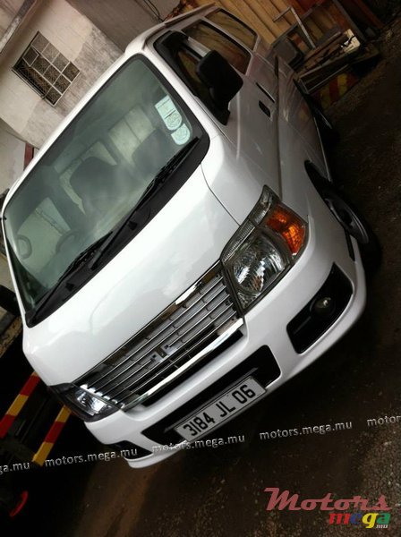 2006' Nissan QX urvan photo #1