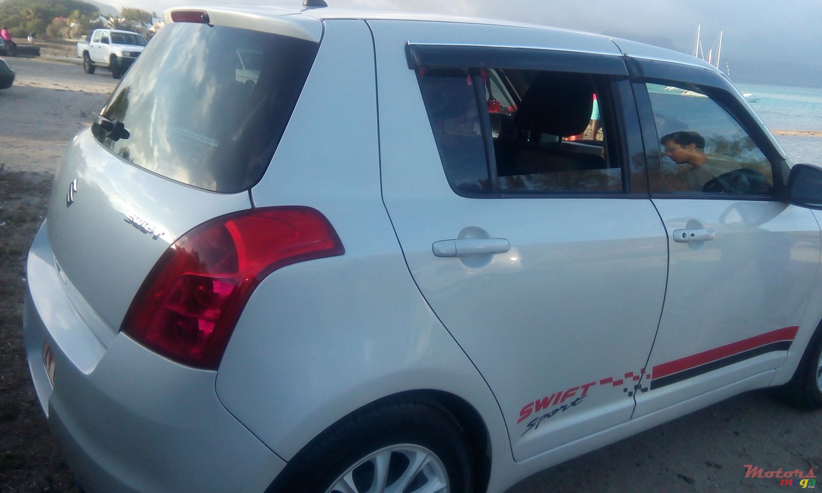 2009' Suzuki Swift photo #3