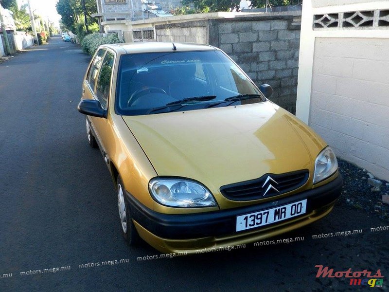 2001' Lotus photo #2