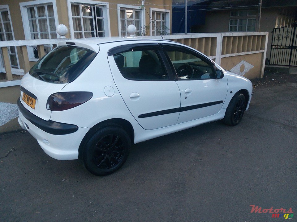 2004' Peugeot 206 photo #2