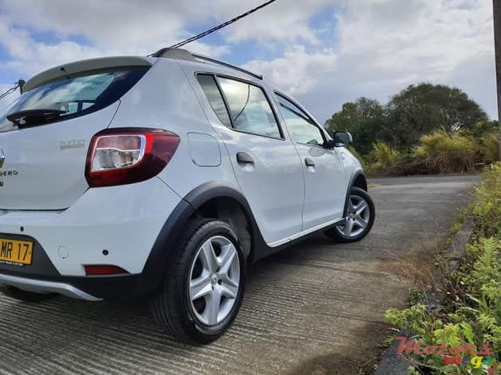 2017' Renault Sandero StepWay photo #3