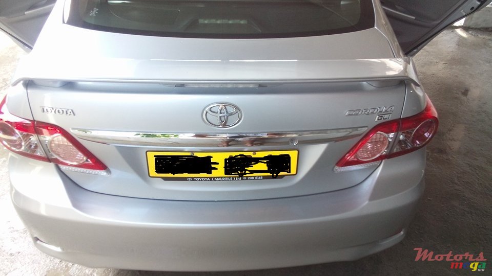 2012' Toyota Corolla G saloon photo #2