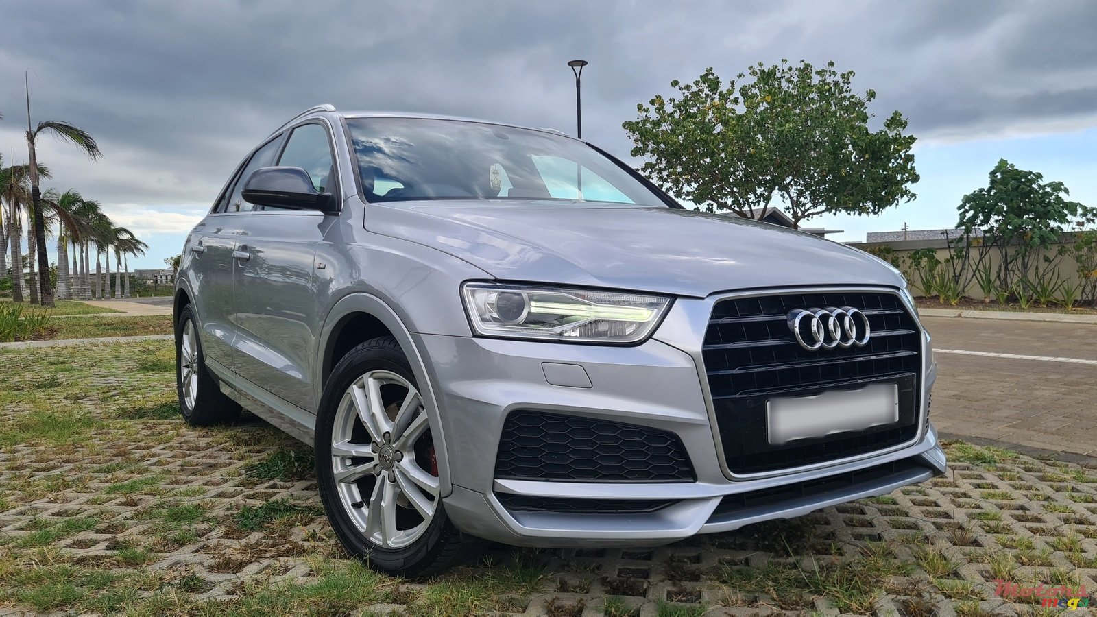 2019' Audi Q3 S-Line photo #1