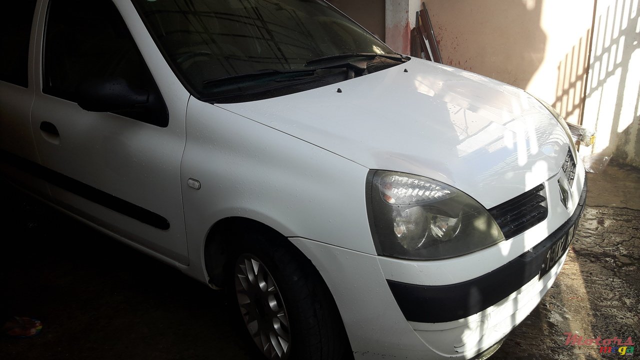 2006' Renault Clio photo #2