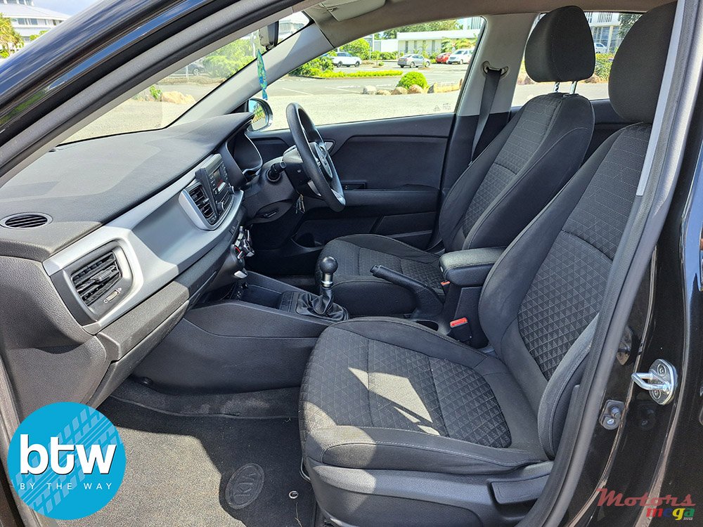 2017' Kia Rio photo #5