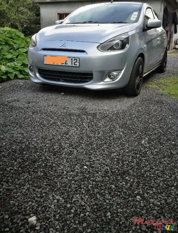 2012' Mitsubishi Mirage photo #1