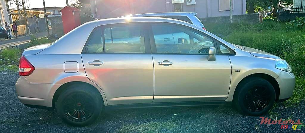 2010' Nissan Tiida Sedan photo #2