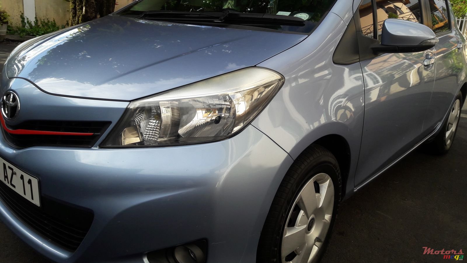 2011' Toyota Vitz photo #1