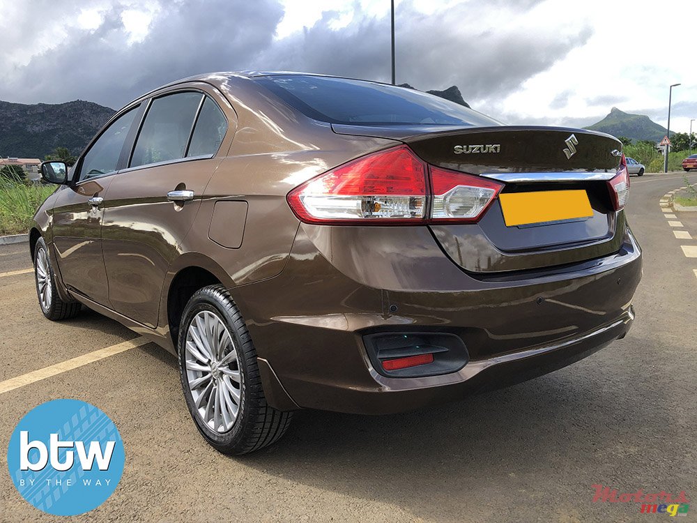 2017' Suzuki Ciaz photo #4