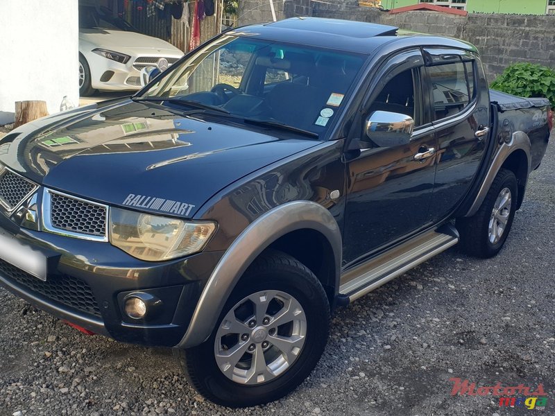 2011' Mitsubishi L200 Sportero photo #2