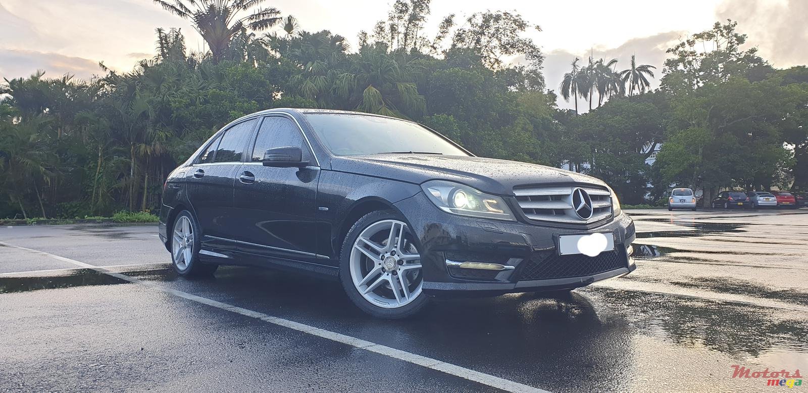 2011' Mercedes-Benz C-Class photo #1