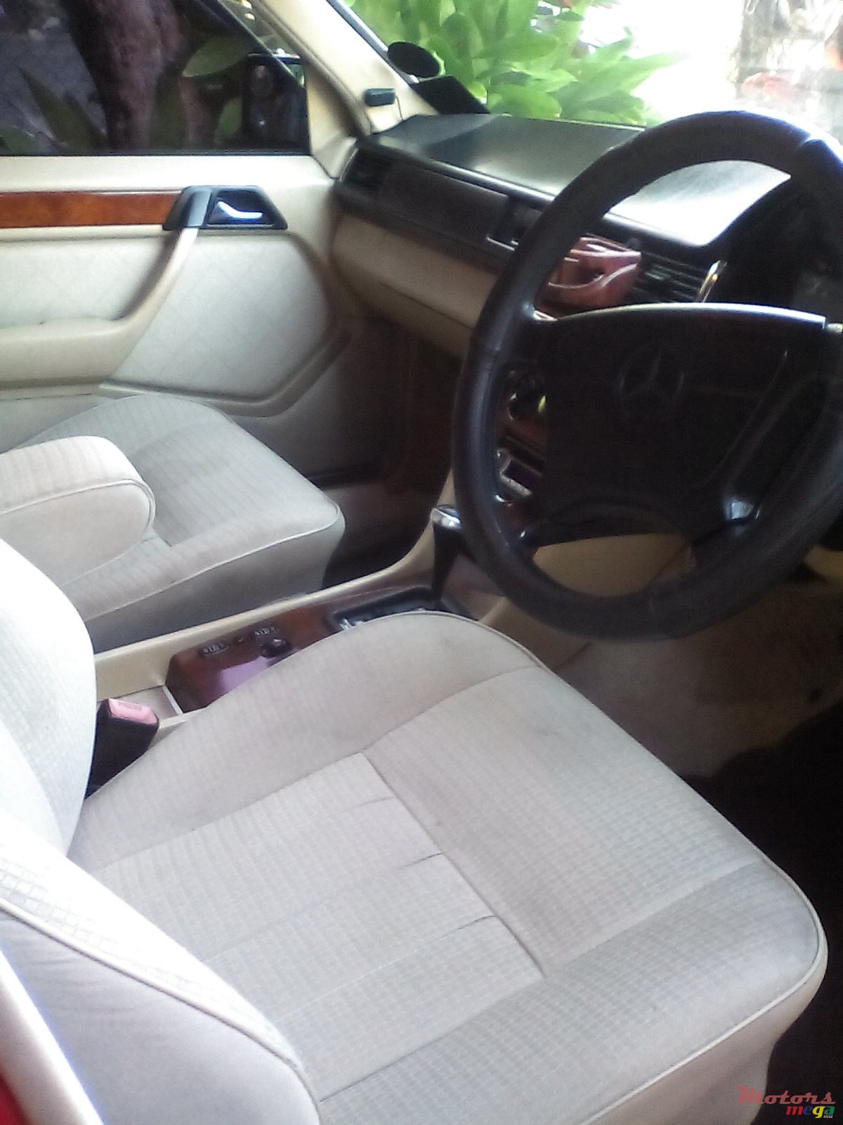 1995' Mercedes-Benz 220E photo #6