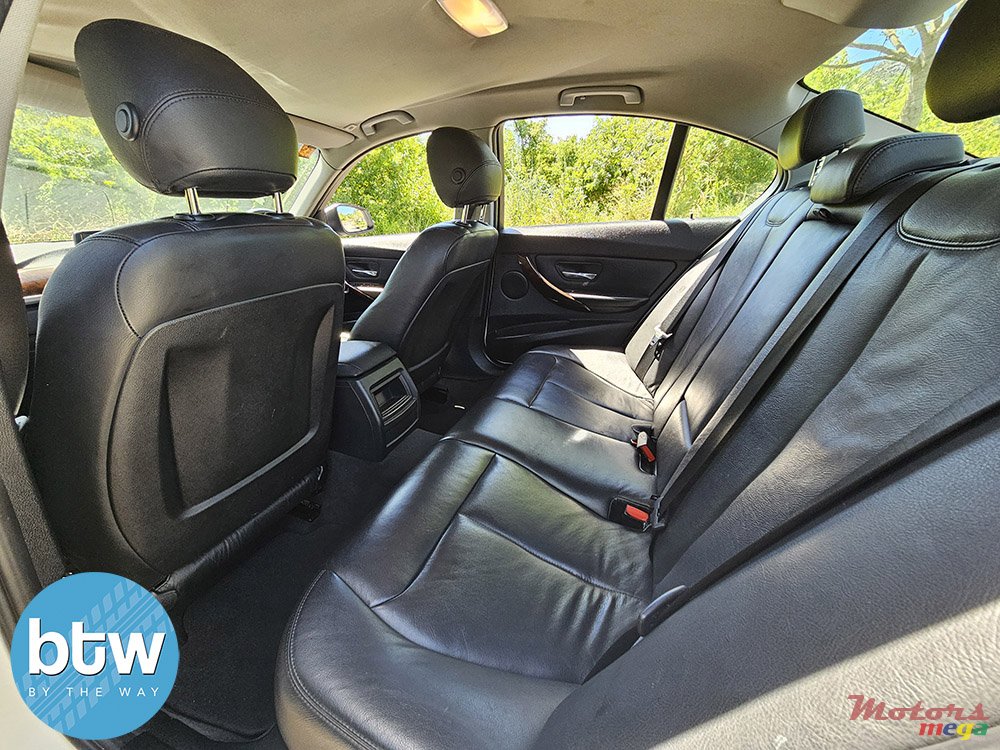 2013' BMW 320 320i photo #6