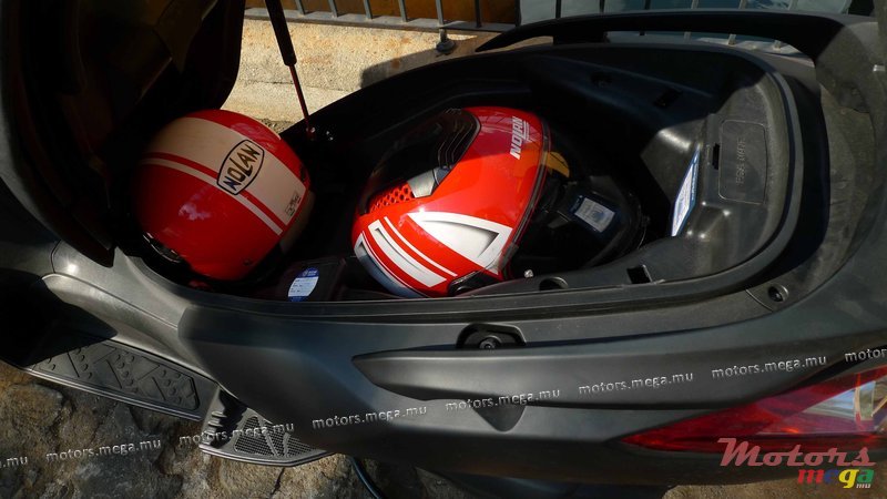 2011' Kymco 300i photo #3